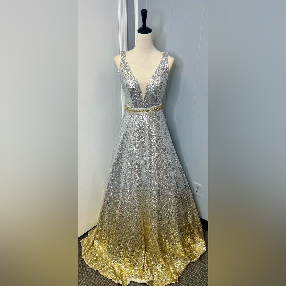 Formal dress/ Pageant dress/ formal dress/ sequined dress
